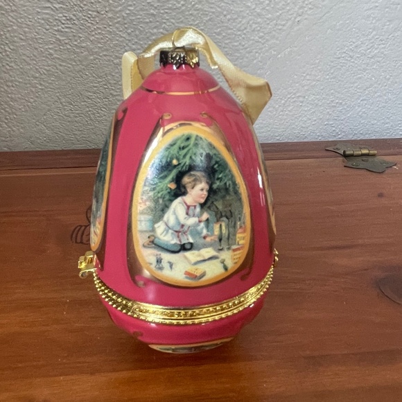 Mr. Christmas Valerie Parr Hill Porcelain Musical Egg Ornaments (Set of 2) - Picture 10 of 13